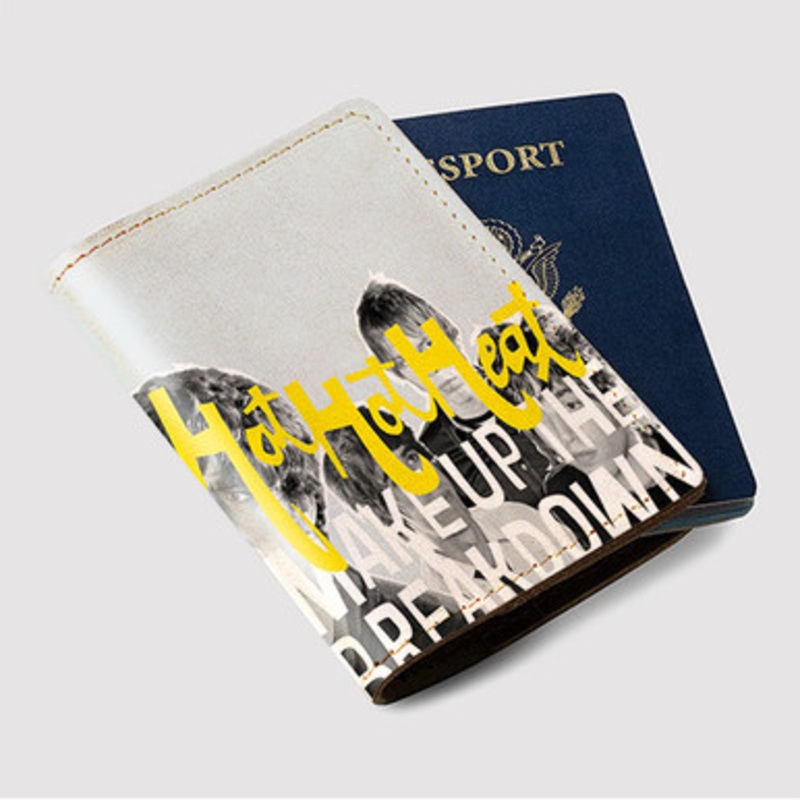 Pastele Hot Hot Heat Make Up the Breakdown Custom Passport Wallet Case With Credit Card Holder Awesome Personalized PU Leather Travel Trip Vacation Baggage Cover